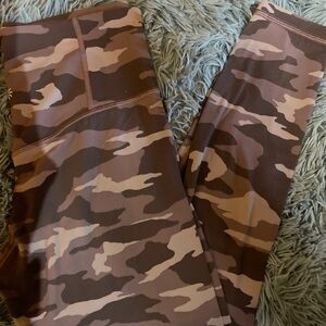 Camo women’s leggings! 🤎🩷🤍